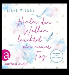 Quadratisches Hörbuchcover mit pastellfarbenem Himmel und fliegenden Möwen vor einem weißen Hintergrund mit zartem Rautenmuster. In der Mitte steht in verspielter pinker und blauer Handschrift: „Hinter den Wolken leuchtet ein neuer Tag“. Oben ist der Autorenname „Liane Wilmes“ in blauer Schrift. Unten links das Logo von „aufbau audio“, unten rechts ein blauer Kreis mit der Aufschrift: „Gelesen von Jana Kozewa“.