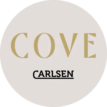 Logo von COVE Carlsen in gold und schwarz auf hellem Hintergrund.